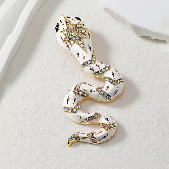 Serpenti White Gold Crystal Mystic Snake Brooch - Picture 2 of 6